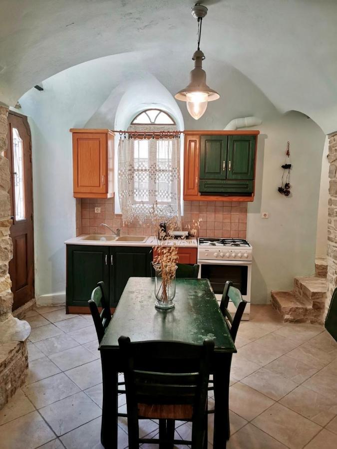 Yi Artistry 1-Bedroom Medieval Holiday House Καλαμωτή Εξωτερικό φωτογραφία
