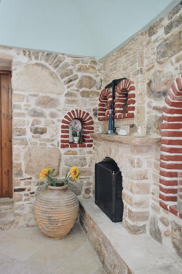 Yi Artistry 1-Bedroom Medieval Holiday House Καλαμωτή Εξωτερικό φωτογραφία