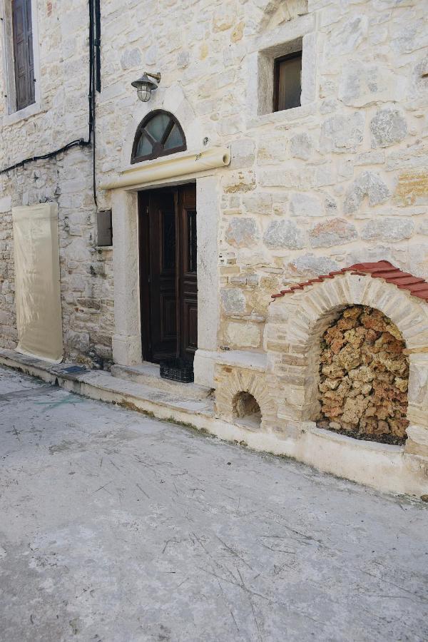Yi Artistry 1-Bedroom Medieval Holiday House Καλαμωτή Εξωτερικό φωτογραφία