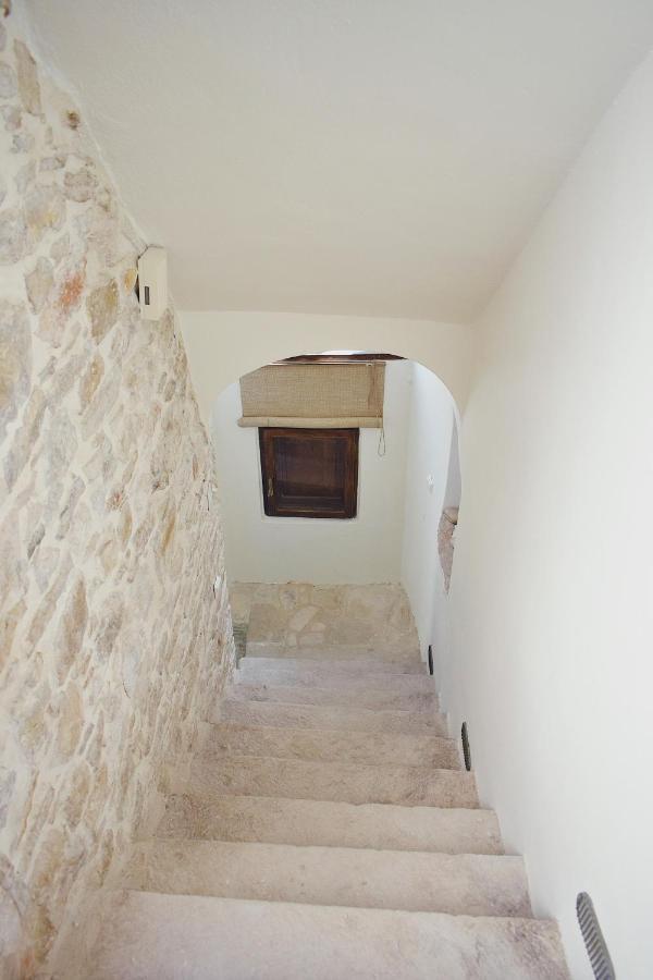 Yi Artistry 1-Bedroom Medieval Holiday House Καλαμωτή Εξωτερικό φωτογραφία