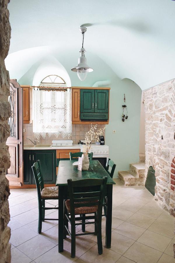 Yi Artistry 1-Bedroom Medieval Holiday House Καλαμωτή Εξωτερικό φωτογραφία