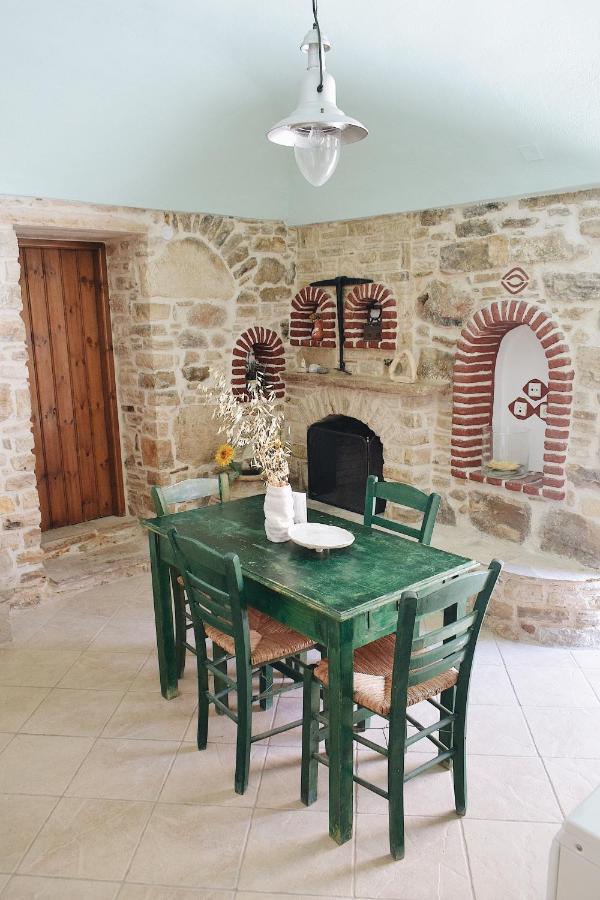 Yi Artistry 1-Bedroom Medieval Holiday House Καλαμωτή Εξωτερικό φωτογραφία