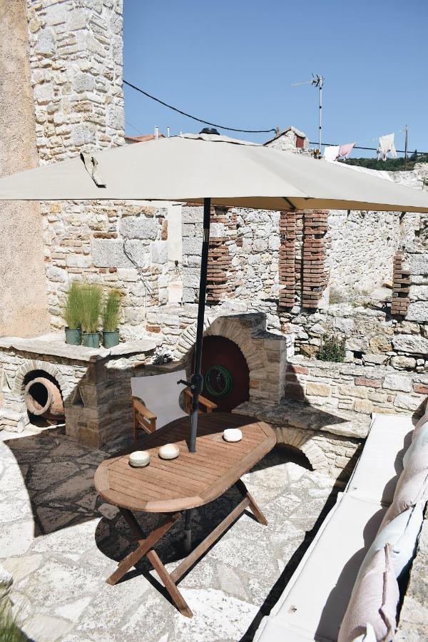 Yi Artistry 1-Bedroom Medieval Holiday House Καλαμωτή Εξωτερικό φωτογραφία